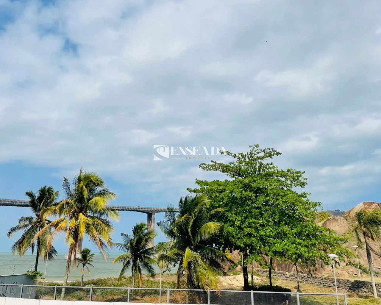 Um imóvel comercial de frente pra praia na Enseada do Suá, Vitória/ES.