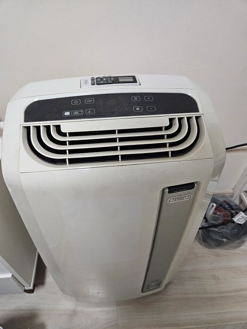 Ar Condicionado Portátil DeLonghi - 12000BTUs