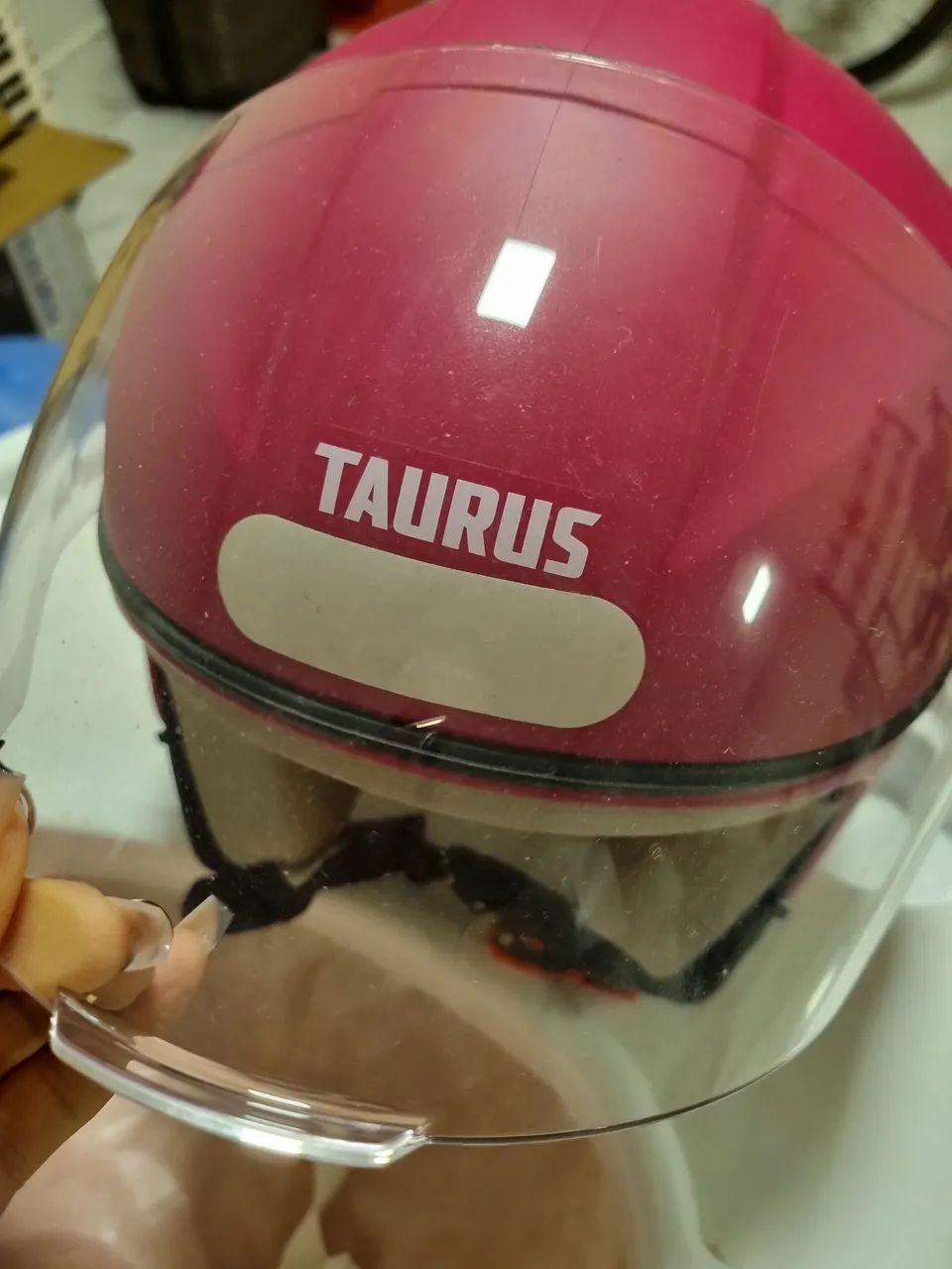 Capacete Rosa Semi Novo com Visor Transparente - Foto 3