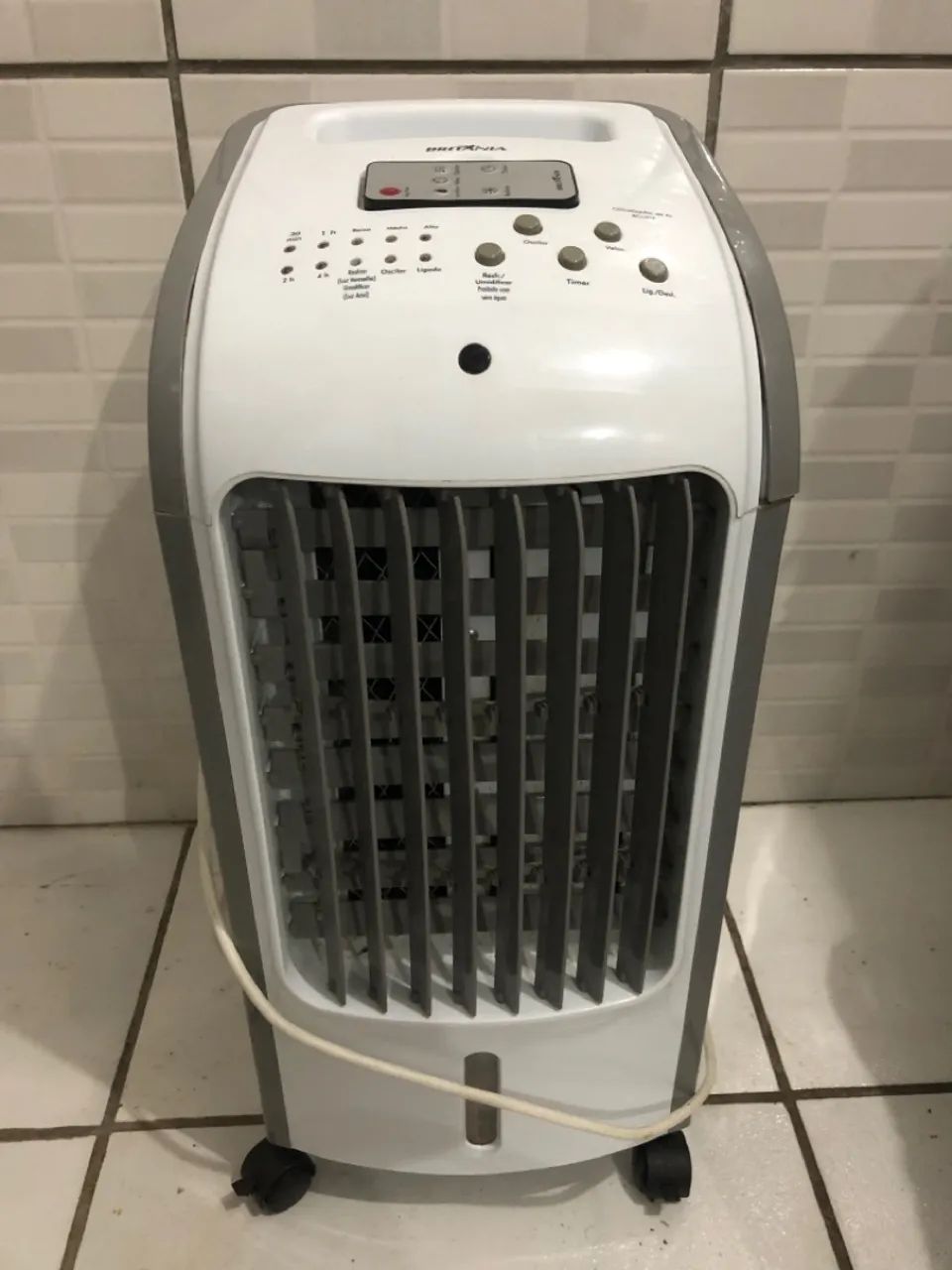 Climatizador de Ar Britânia BCL01F novinho com controle remoto  - Foto 4