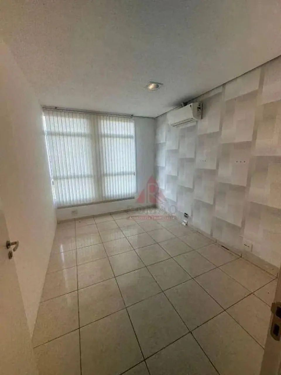 Sala para alugar R$ 2.345/mês - Office Mall Praça Maior