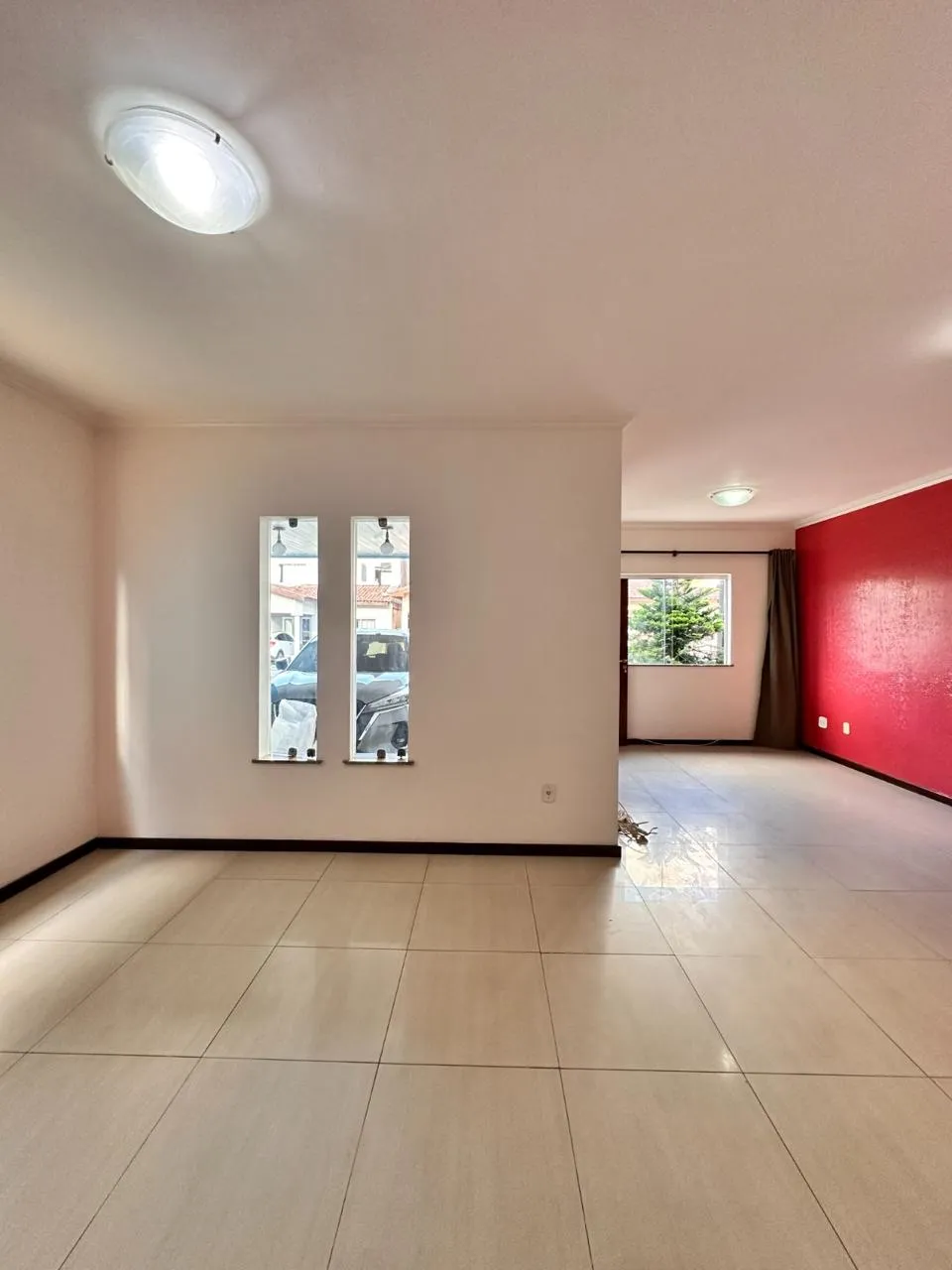 Alugo casa no Cidade Jardim I, c/ 5 quartos, sendo 2 suítes, sala de estar e jantar e cozi