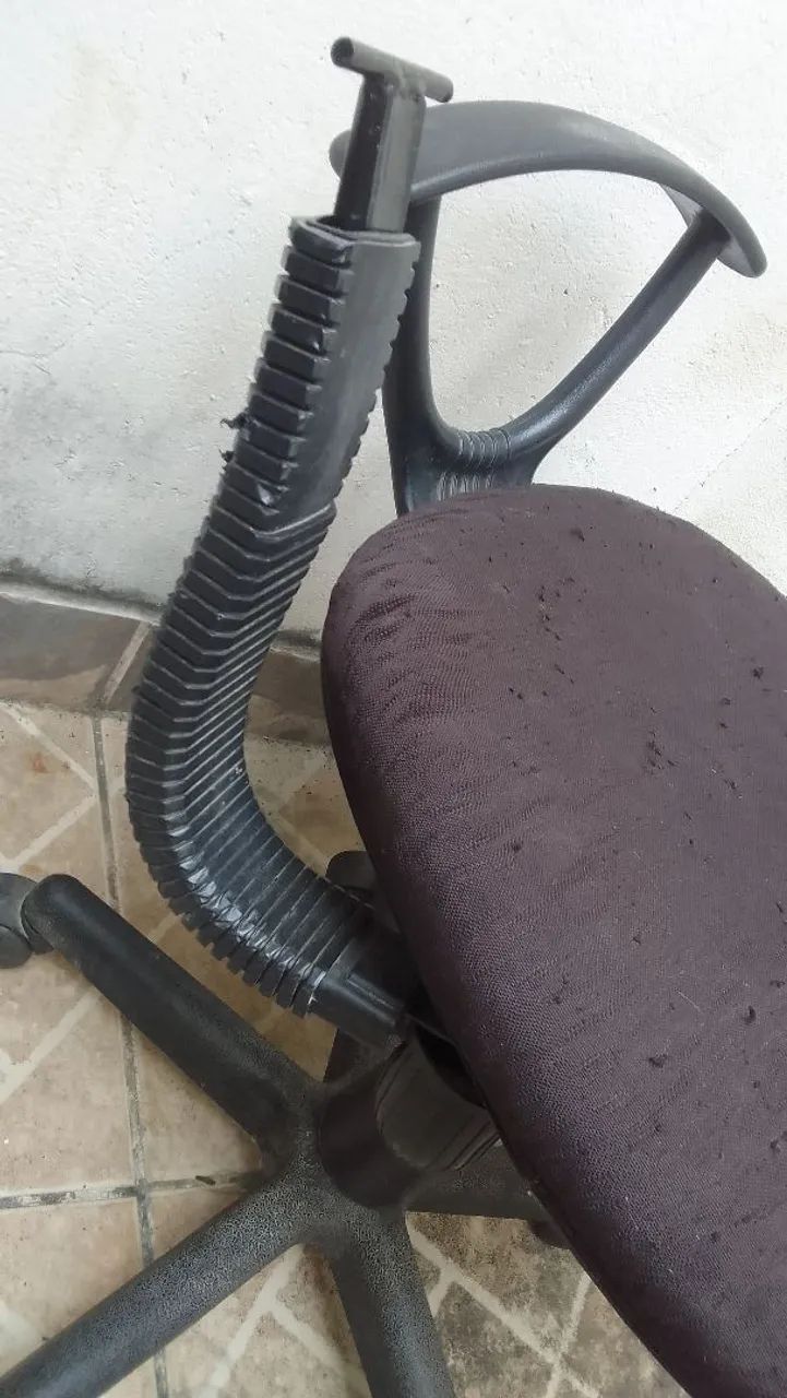 Cadeira de Escritório com defeito - Foto 5