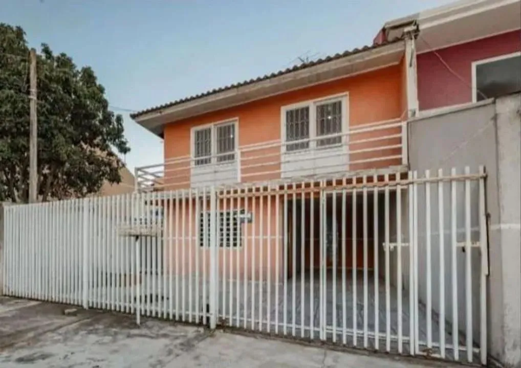 Sobrado para Venda em Curitiba, Sítio Cercado, 4 dormitórios, 2 banheiros, 1 vaga