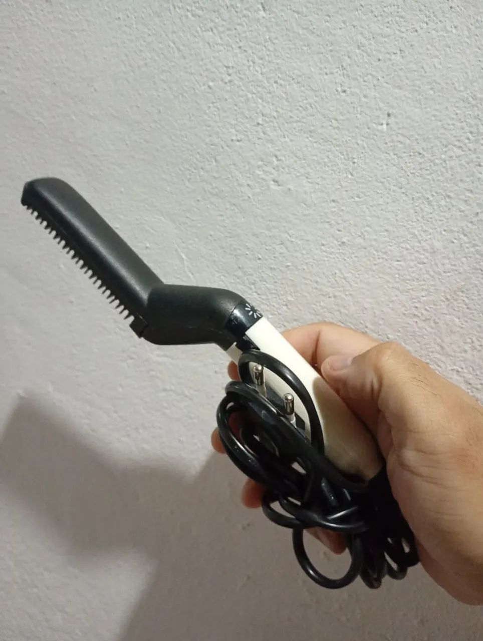 Mini Escova Alisadora de Cabelo Elétrica Zerada - Foto 3