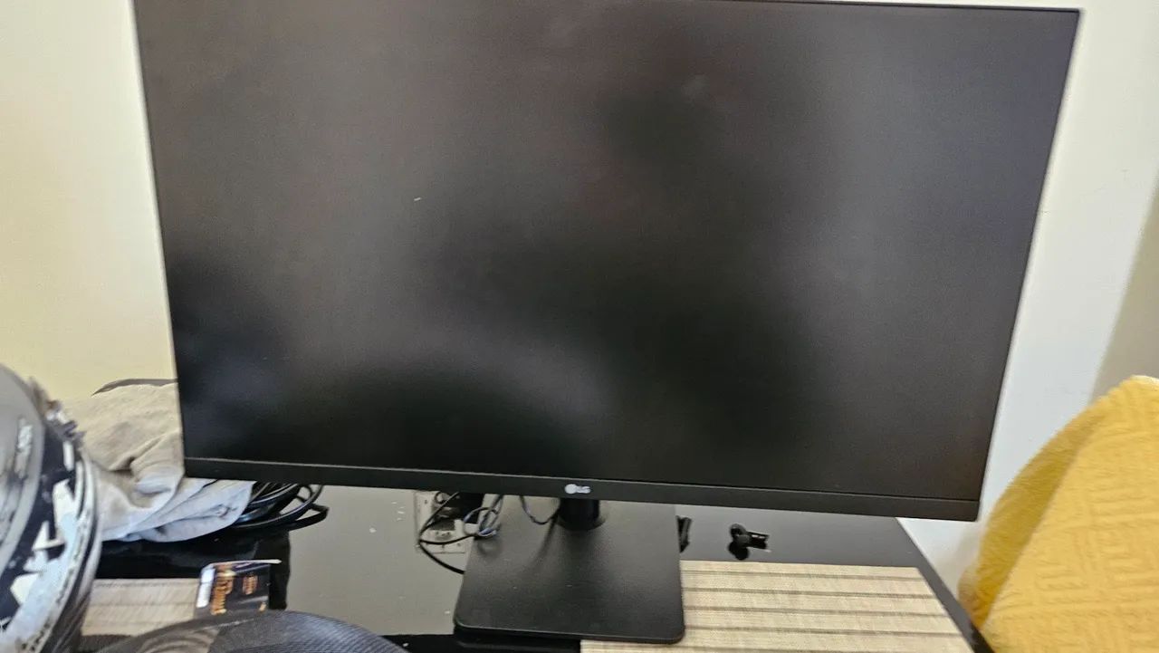 TELA LG 27 POLEGADAS COM DEFEITO NA TELA PRA TIRAR PEÇAS  - Foto 2
