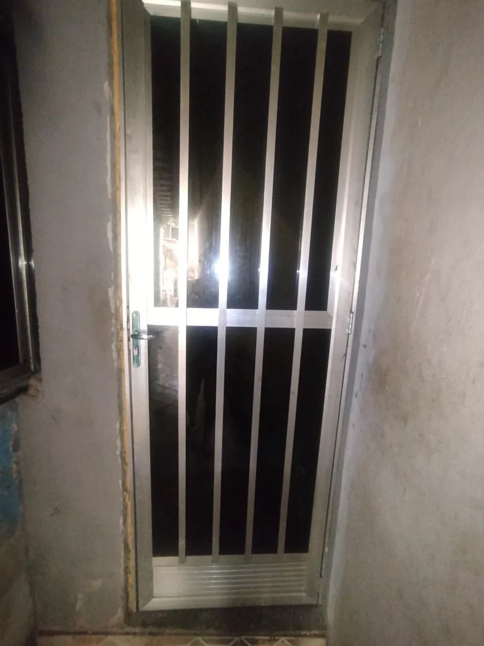 Porta de Alumínio com Grade