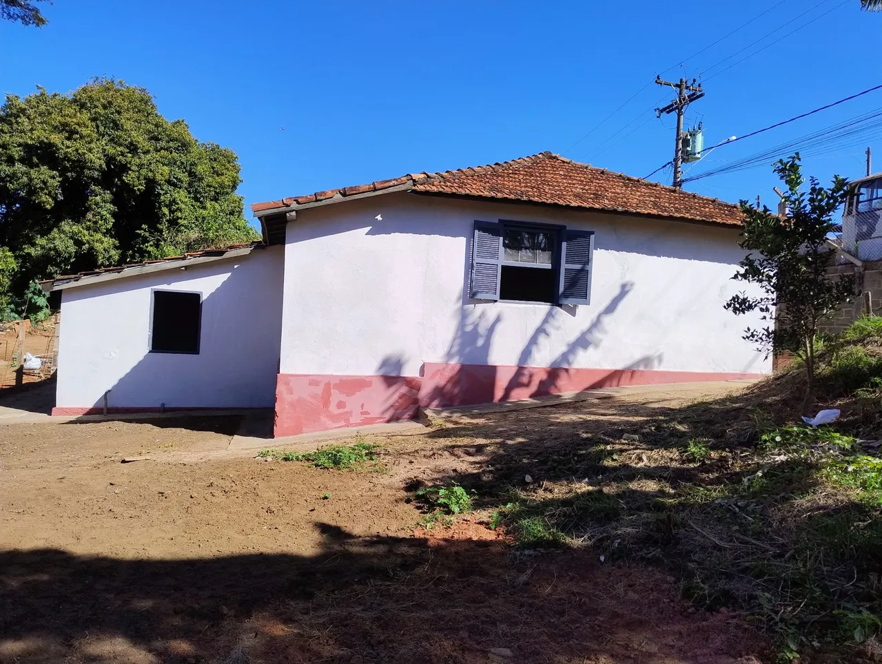 Alugo casa com 4 quartos em Rubião Junior próximo a Unesp