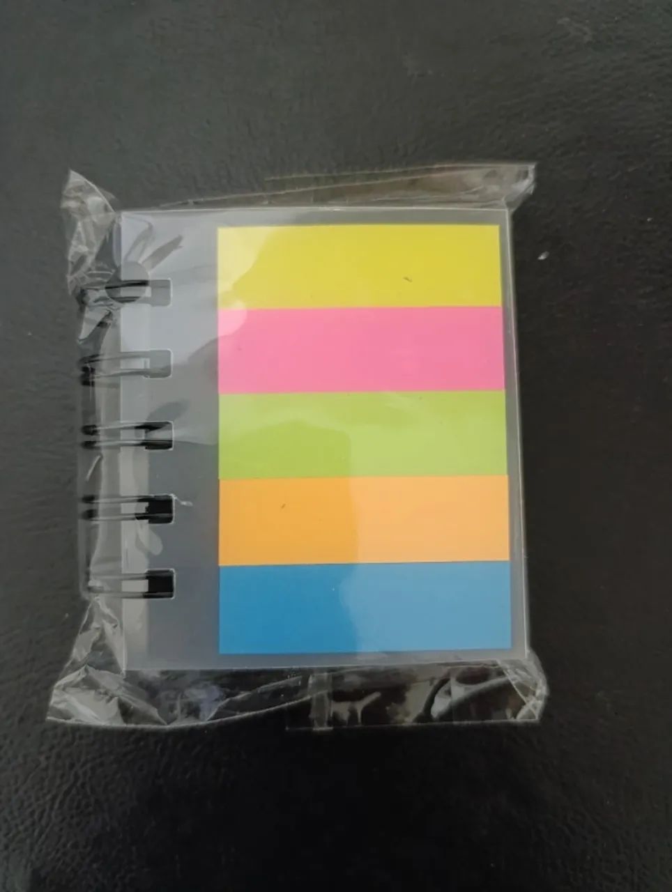 Bloquinho Com Post Its Coloridos Capa Em Papel Kraft E Espiral Preto Multiuso Versátil