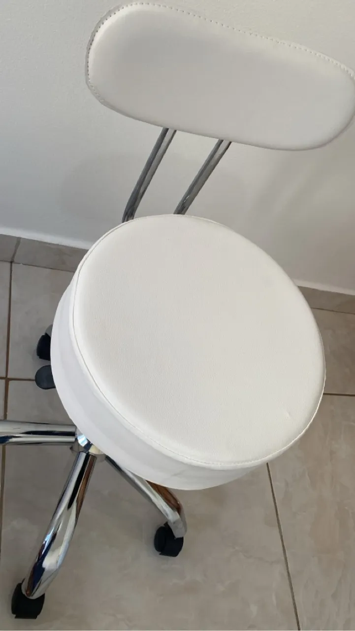 Banqueta Branca Giratória com Encosto
