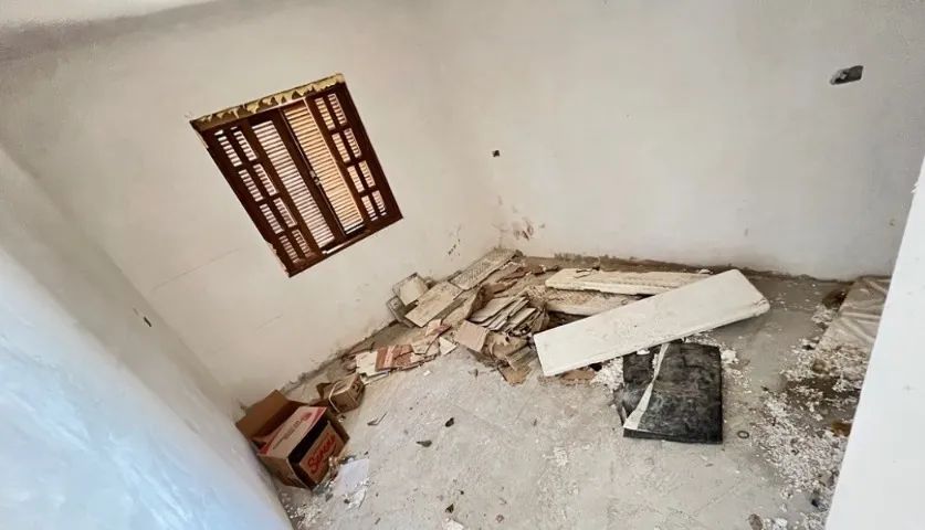VENDE-SE terreno com construção inacabada para duas casas - Foto 11