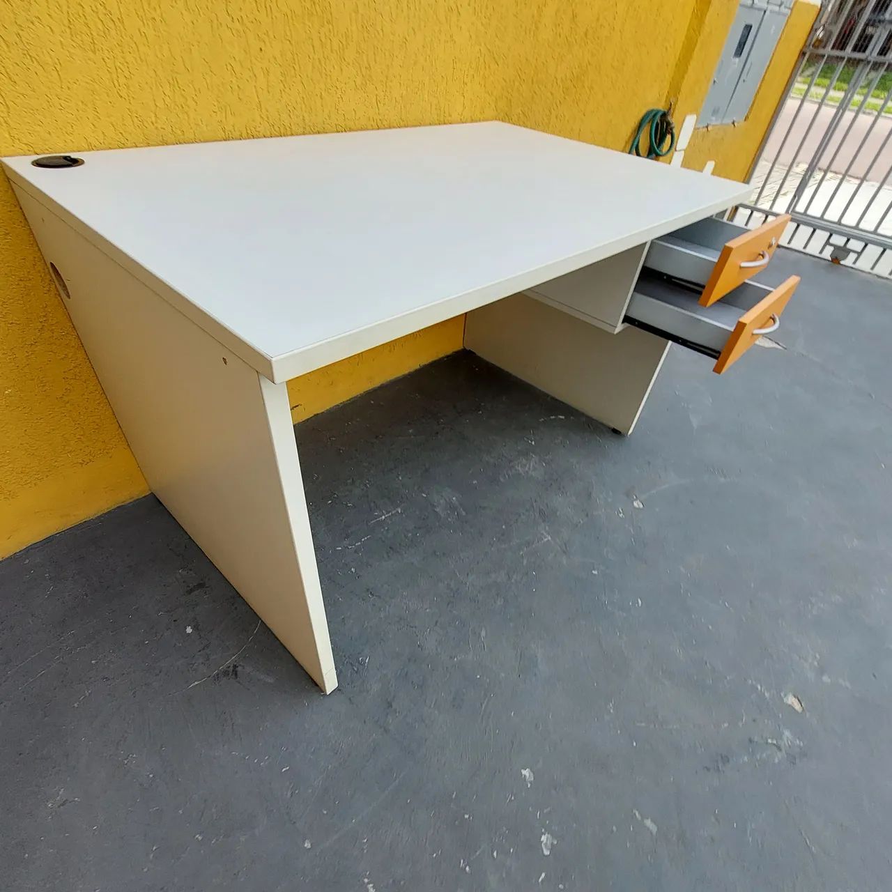 Mesa de Escritório com Gavetas - Foto 4