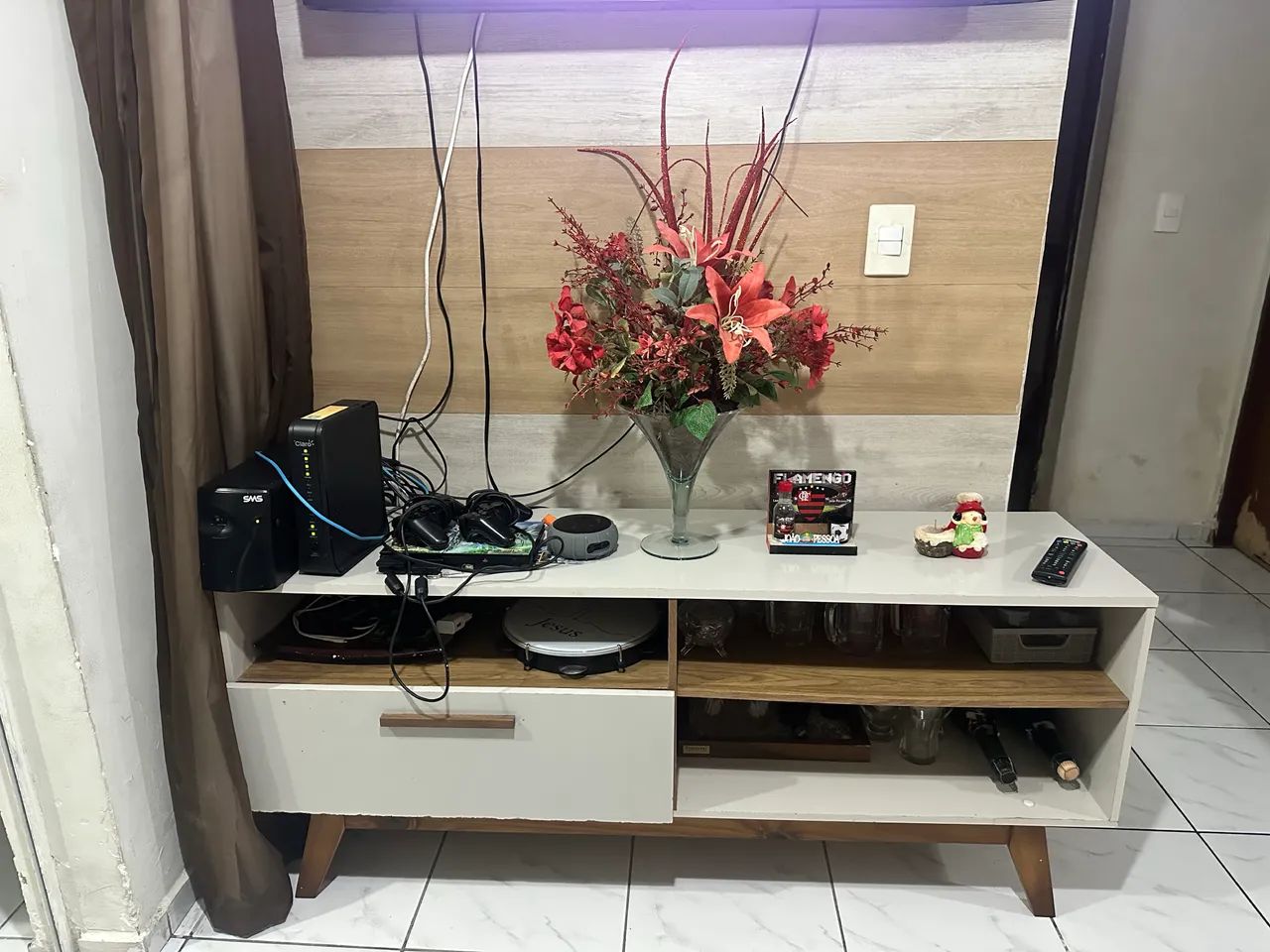 Mesa, Cama, Poltrona e Rack - Foto 3