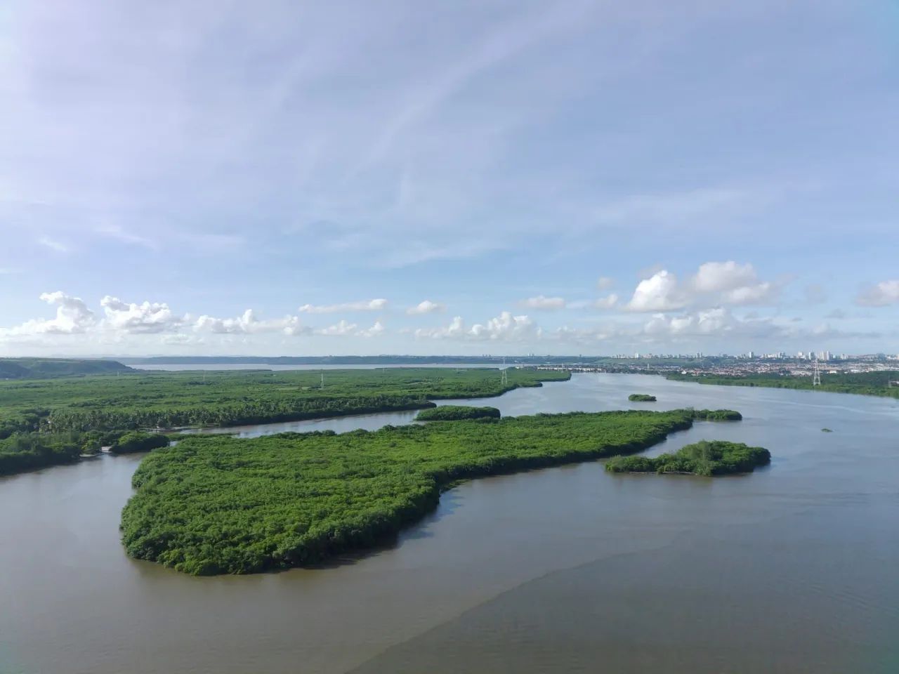 Faço imagens e vídeos de drone 