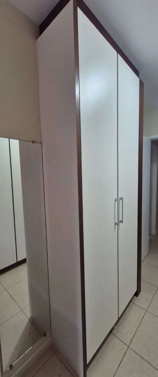 Vendo Jogo de quarto de casal - armários e cabeceira - Foto 3