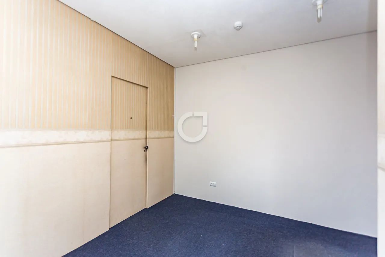 Sala Comercial no Edifício Credireal, com 33,54m² privativos  Centro de Curitiba - Foto 4