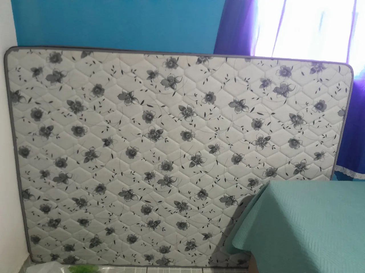 Colchão pra cama de casal.