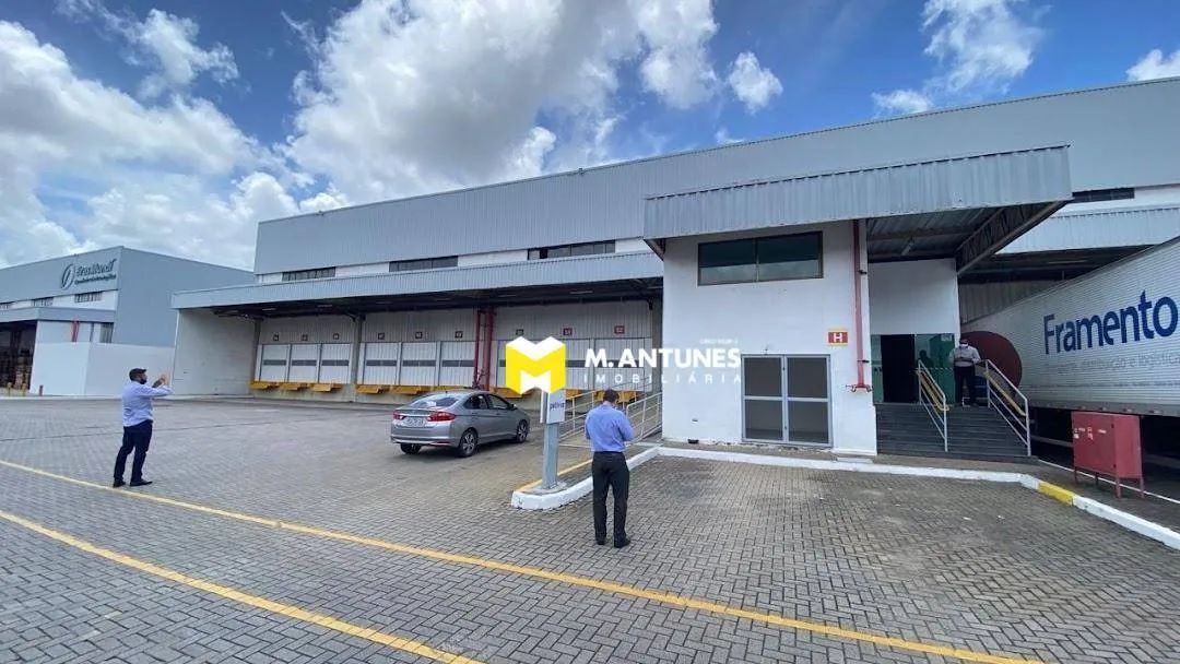Galpão para Locação em Condomínio com 4.574m². Possui 08 Docas