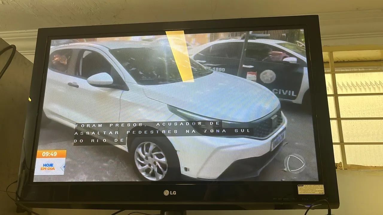 Vende - se Televisão LG 49 Polegadas - Foto 2