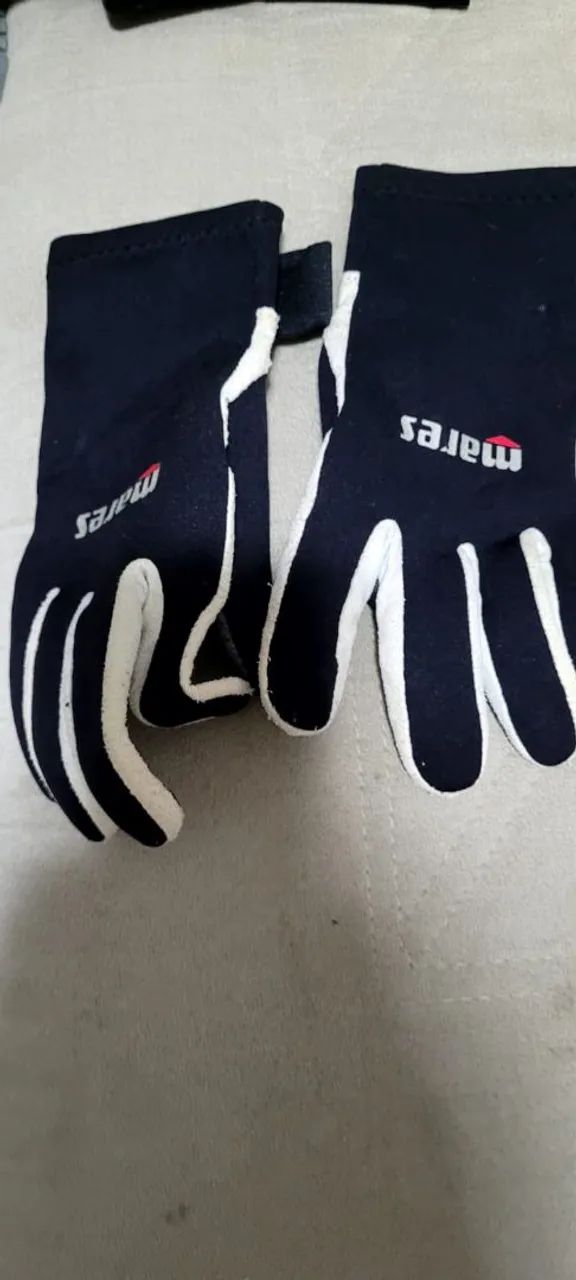 Luvas de mergulho importada marca Mares pouco usada 