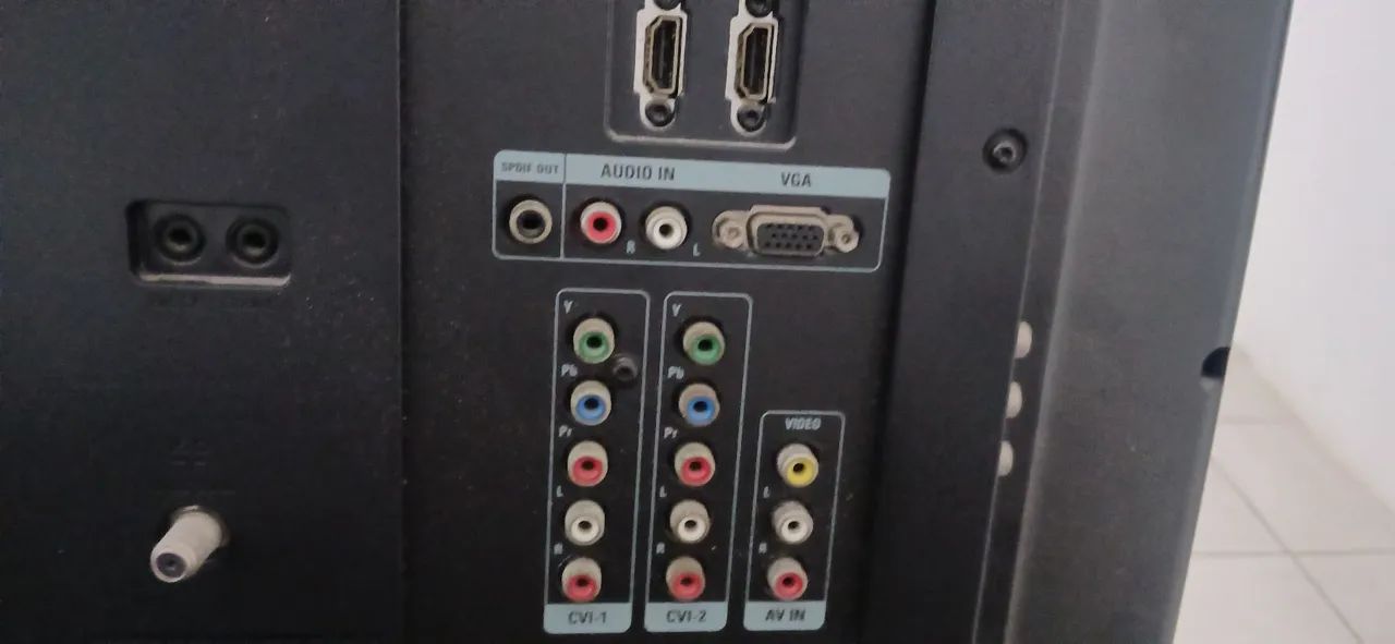Vendo TV Monitor 42 polegadas precisa de conversor digital para canais abertos  - Foto 3