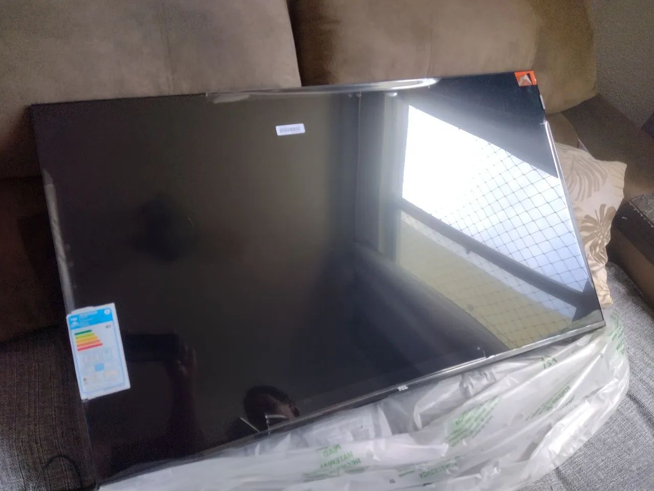 Vendo tv TCL 43 polegadas na caixa lacrada sem uso  - Foto 2