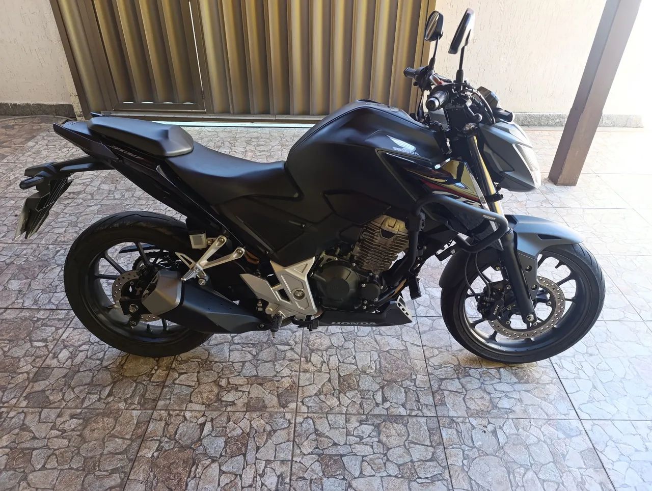 Honda CB 300F - Foto 2