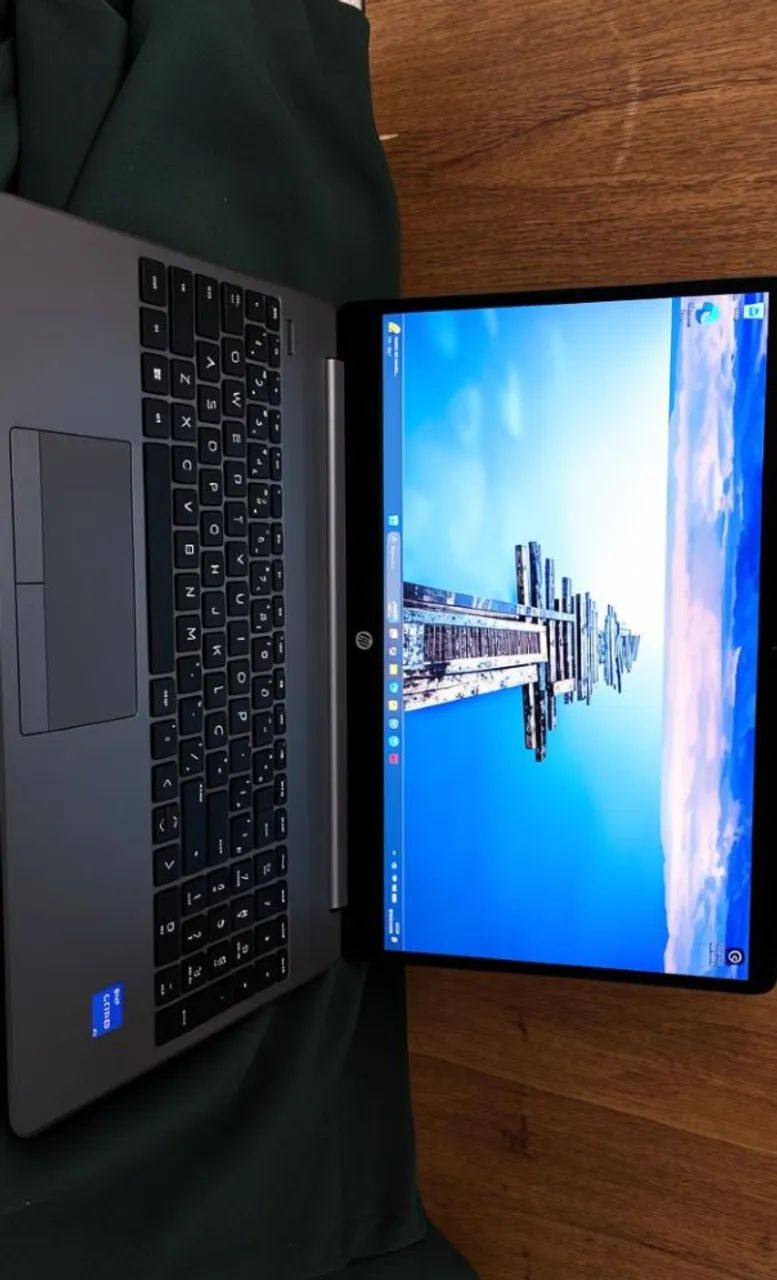 Notebook Hp, 1 ano de comprado, quase sem uso.