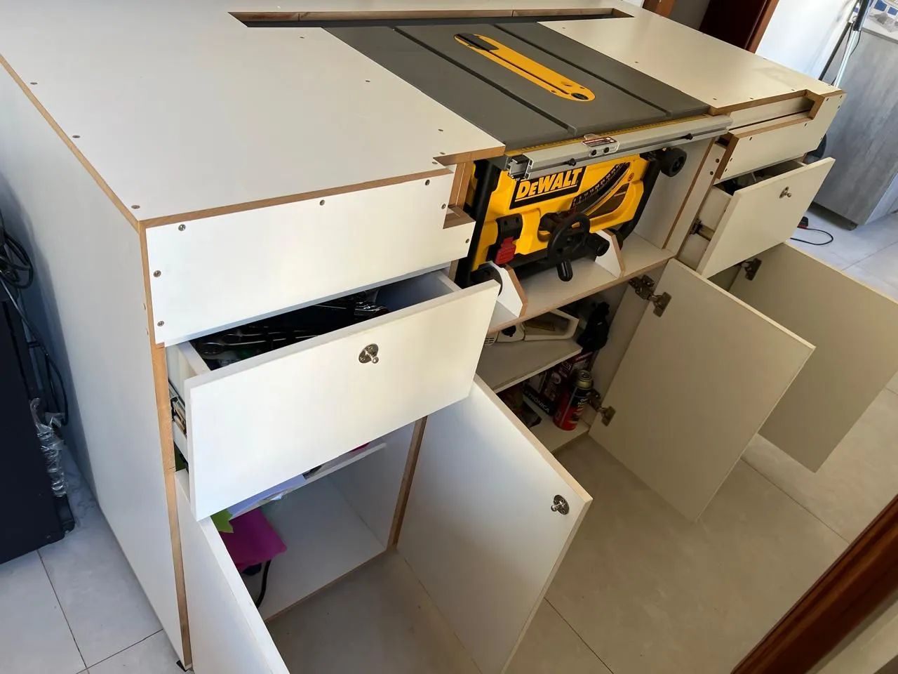 Serra DeWALT (NOVA SEM USO ) (220vlt)  com Bancada 