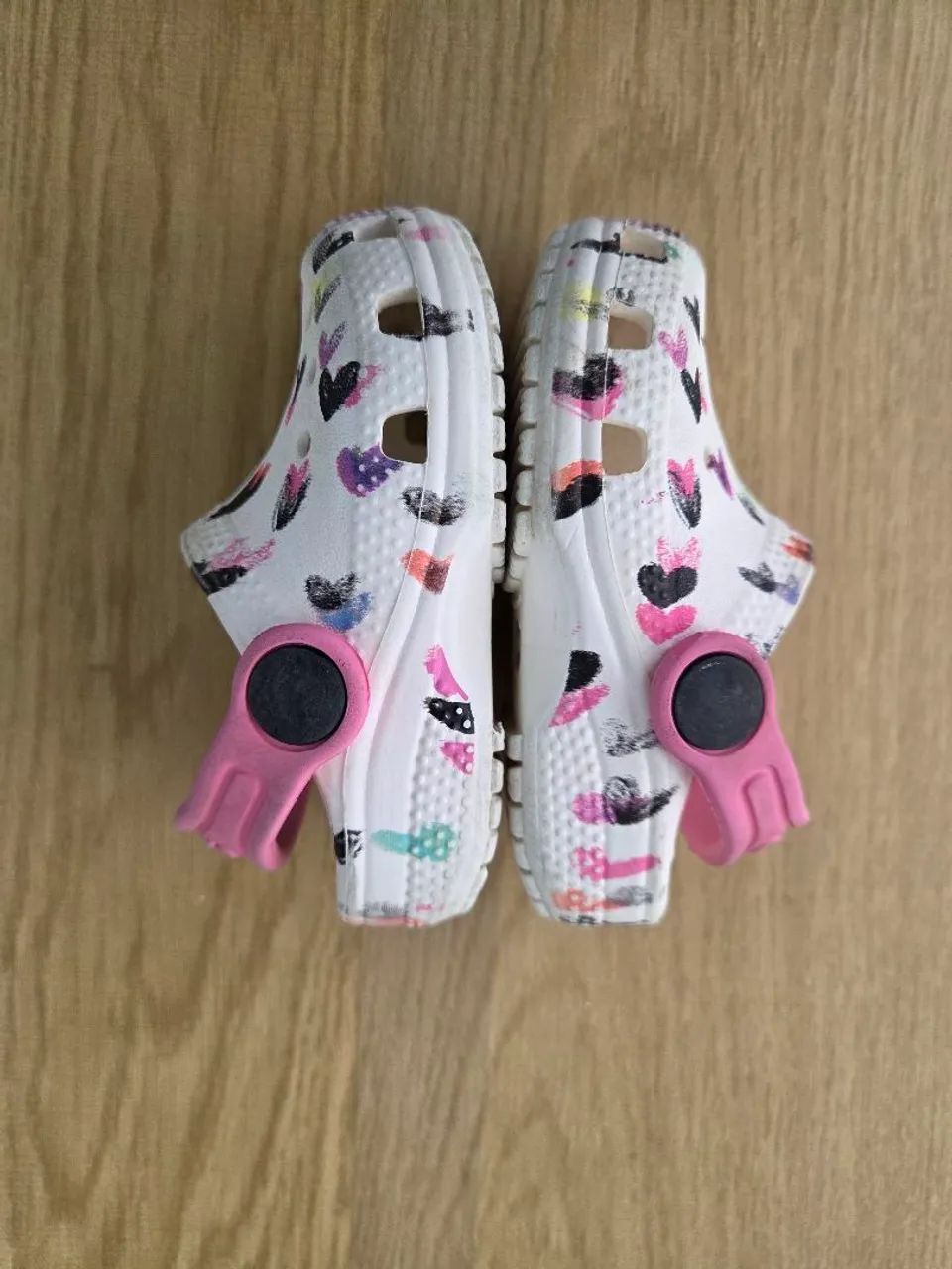 crocs infantil branco e rosa corações 22 - Foto 4
