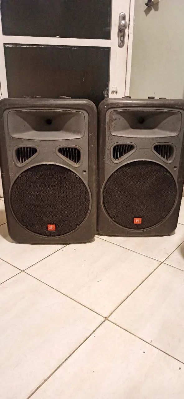Par de caixas JBL EON