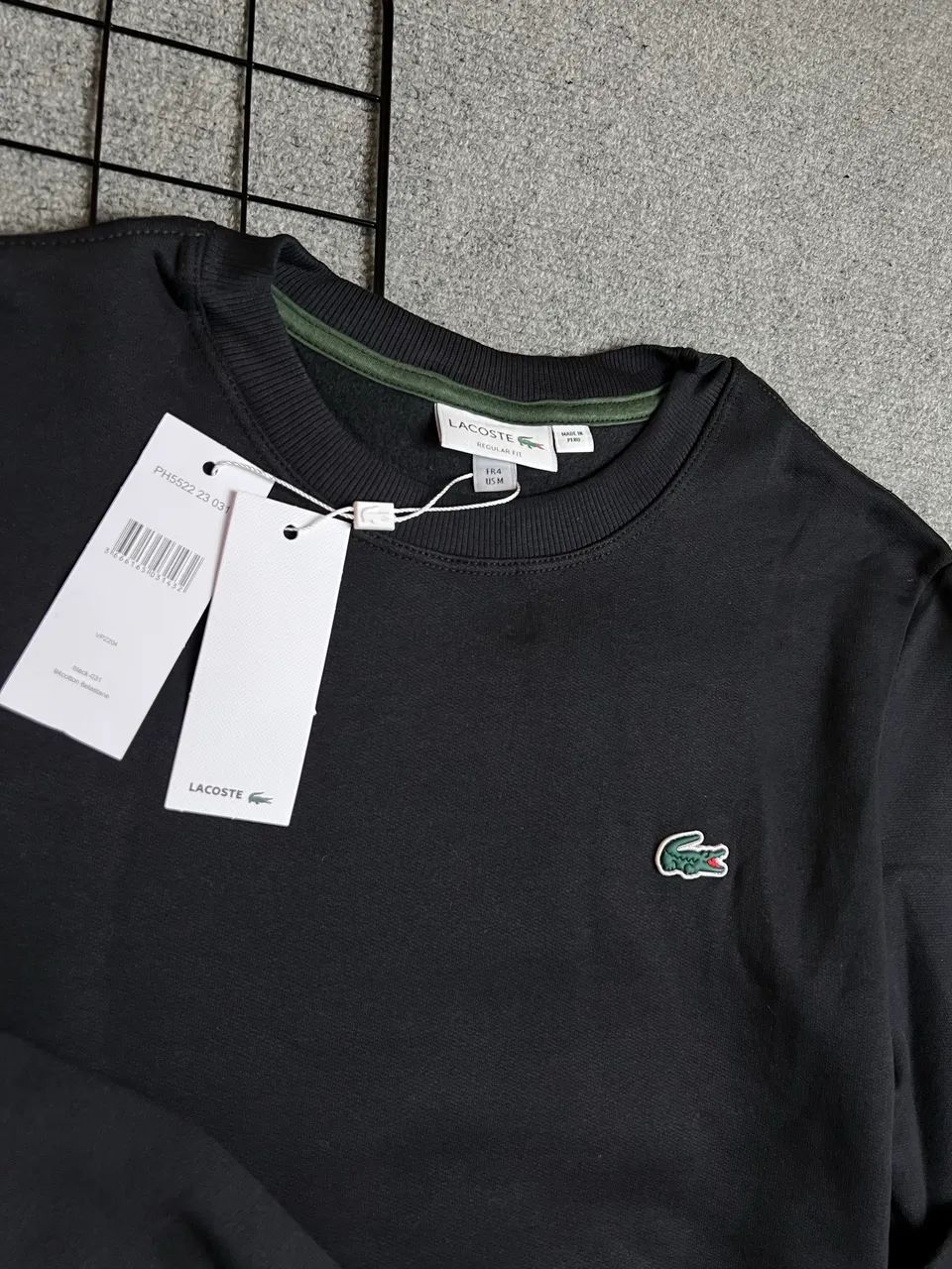 Moletom Lacoste Básico Crocodilo Preto - Foto 3