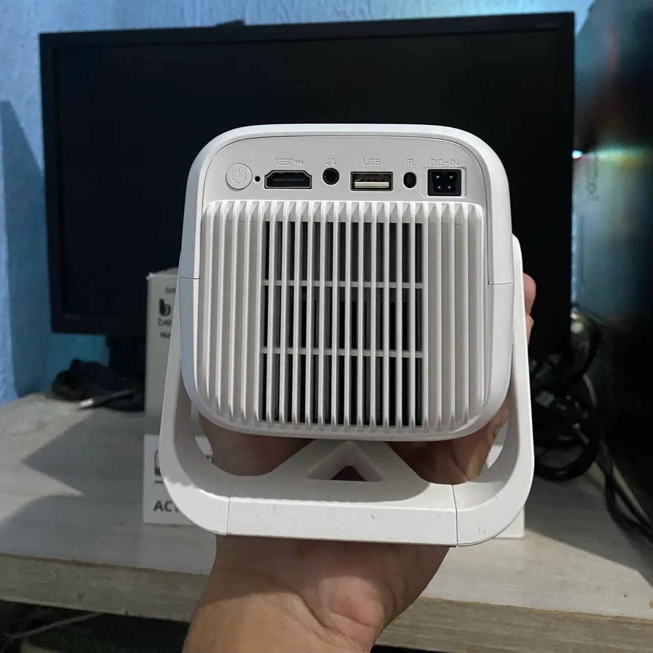 Projetor Smart Bettdow AC1066 - Foto 3