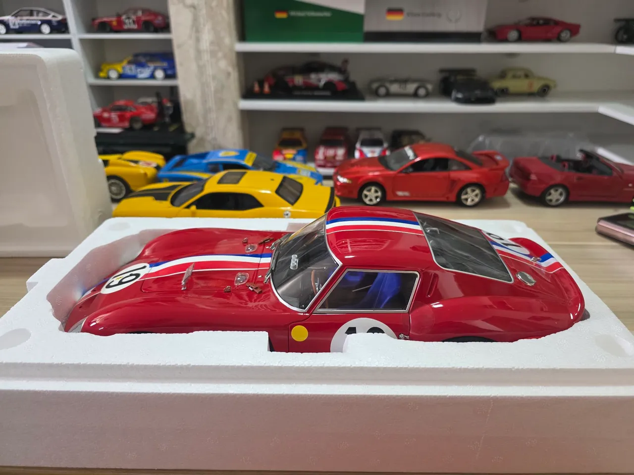 Miniatura 1.18 Ferrari 365 GTB4 Competizione (Daytona Competizione