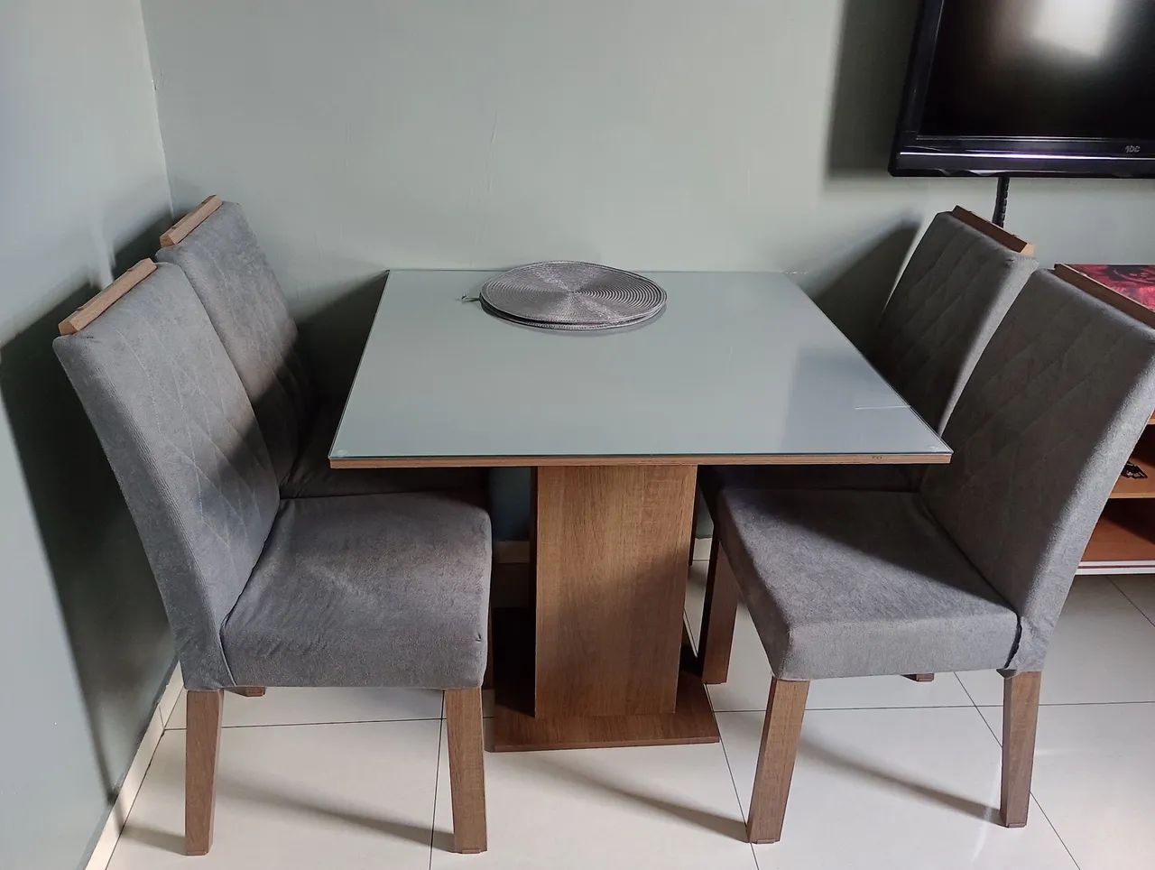 Mesa de jantar com 4 cadeiras. Madesa. - Foto 2