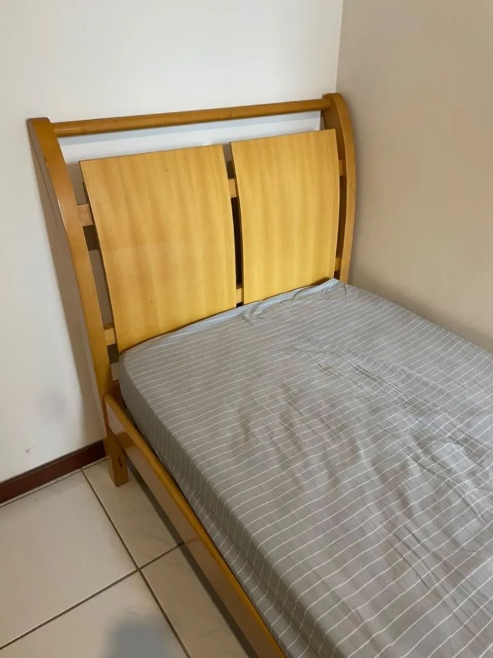 Cama de madeira maciça sem colchão - Foto 2