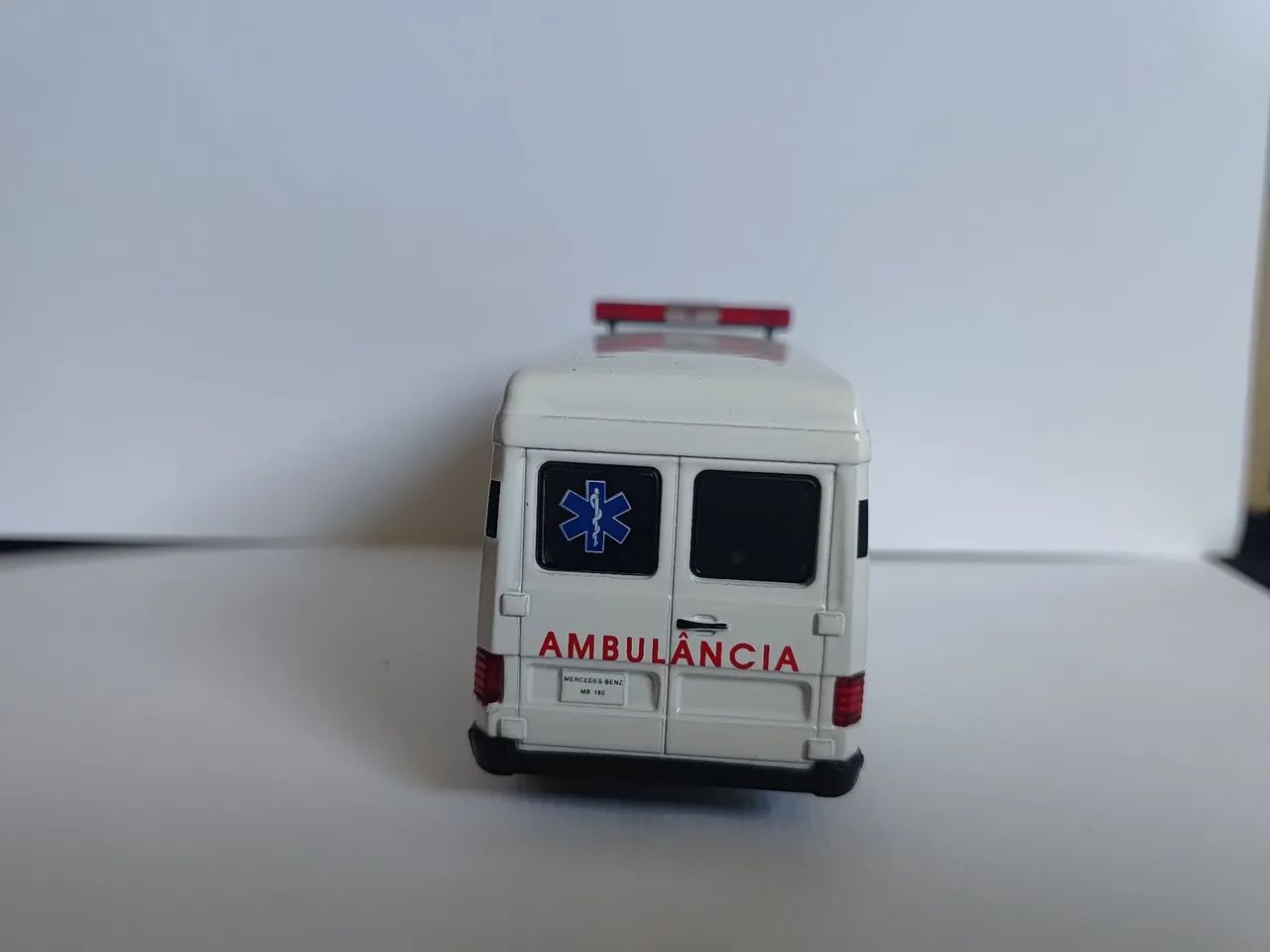 Miniatura ambulância 1/43 - Foto 4