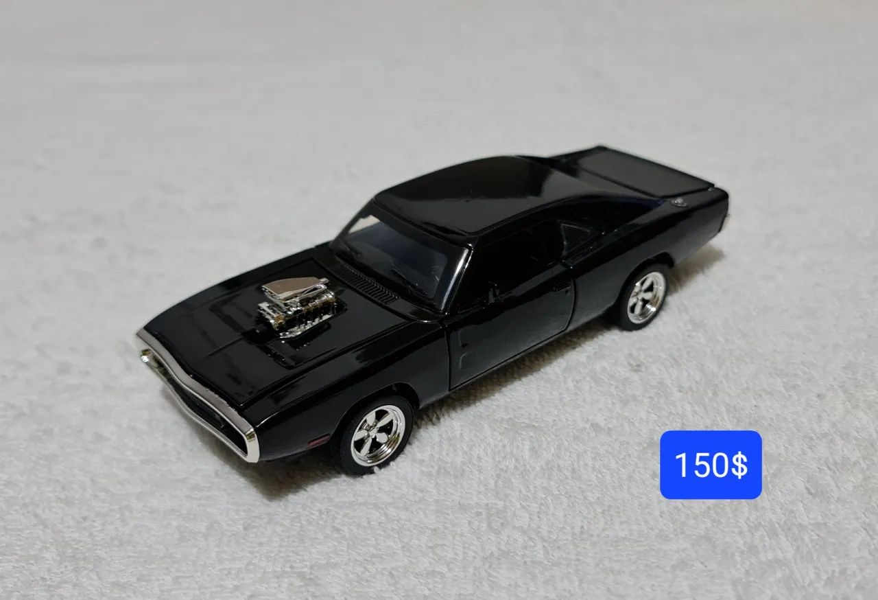Carrinho miniatura Dodge Charger Velozes e Furiosos 