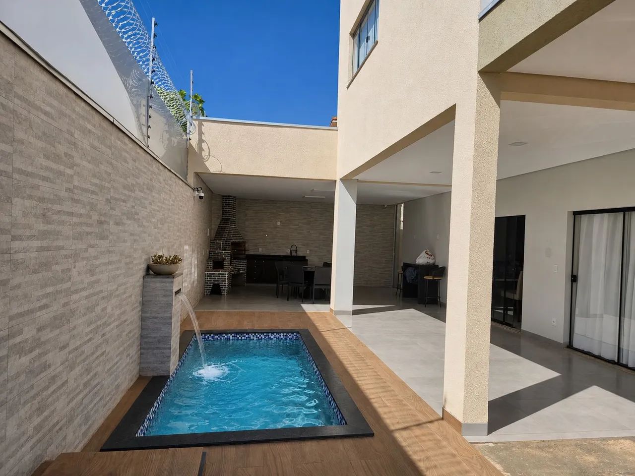 Vendo sobrado semimobiliado, 906 sul com energia solar - Foto 2