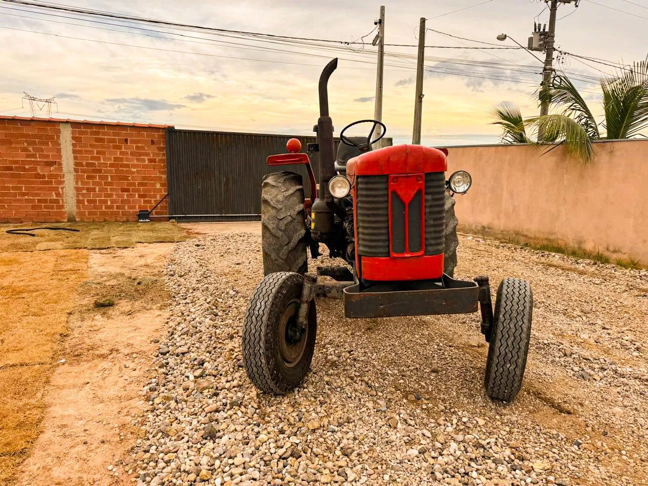 Vendo trator com roçadeira - Foto 4