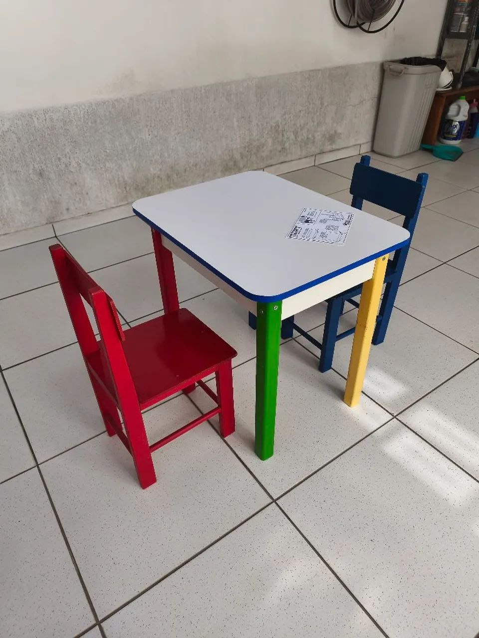 Mesa e cadeiras infantil MDF/madeira 