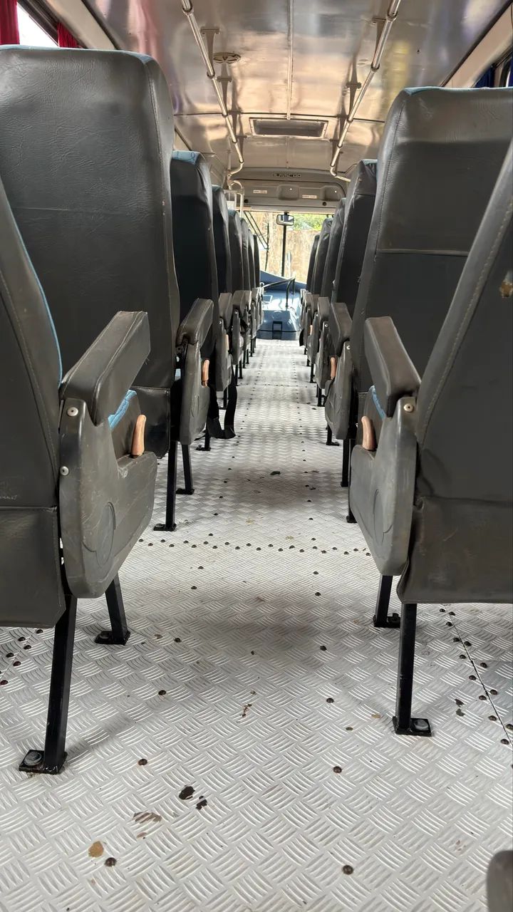 Vendo ônibus em ótimo estado 40 passageiros  - Foto 10
