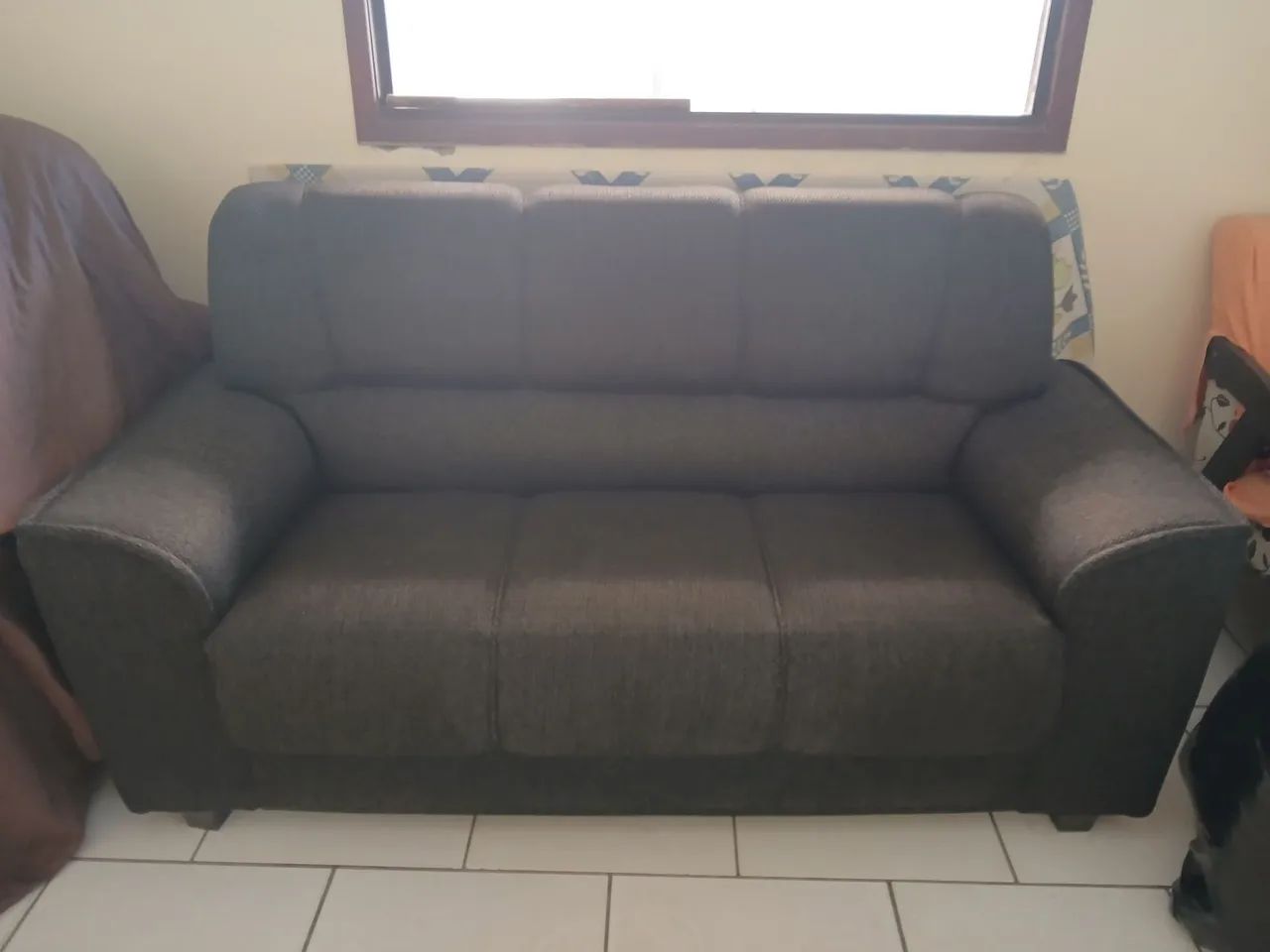 Sofá simples 3 lugares