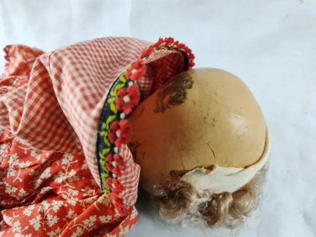 BONECA ANTIGA DE CELULOSE E CORPO DE PANO - Foto 4
