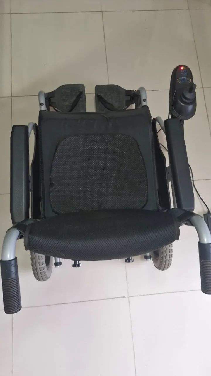 Cadeira de rodas elétrica motorizada D1000 Dellamed - Foto 3