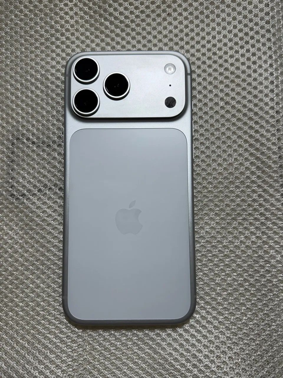Vendo IPhone 17 pro Max bateria 100% garantia 03/08/2027 - Foto 2