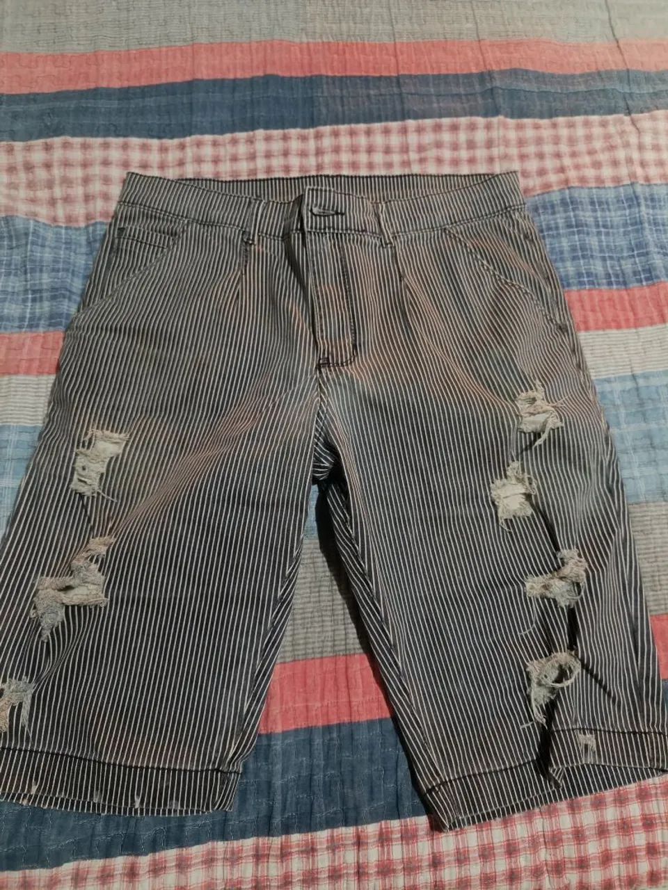 Bermuda masculina listrada