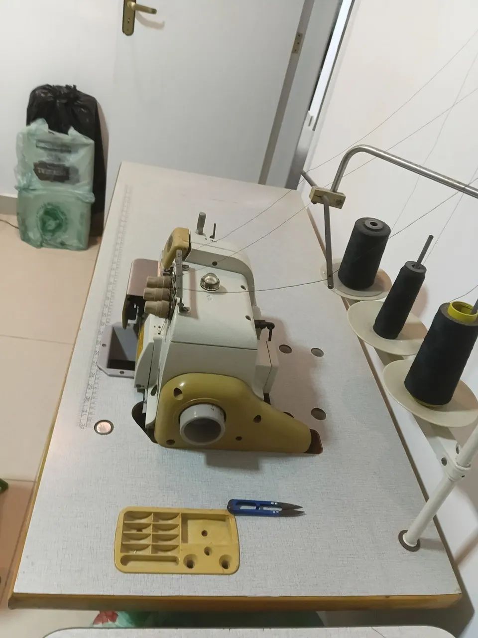 Maquina de costura orverlock COLUMBIA - Foto 2