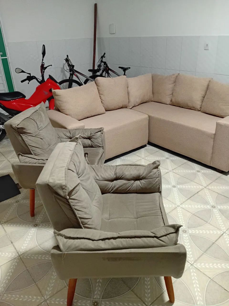 Sofá de canto novo com mais 2 poltrona  - Foto 2