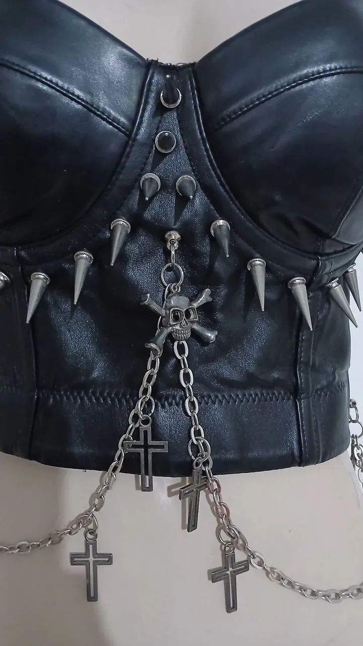 Corset gótico com spikes, caveiras e correntes - Foto 4